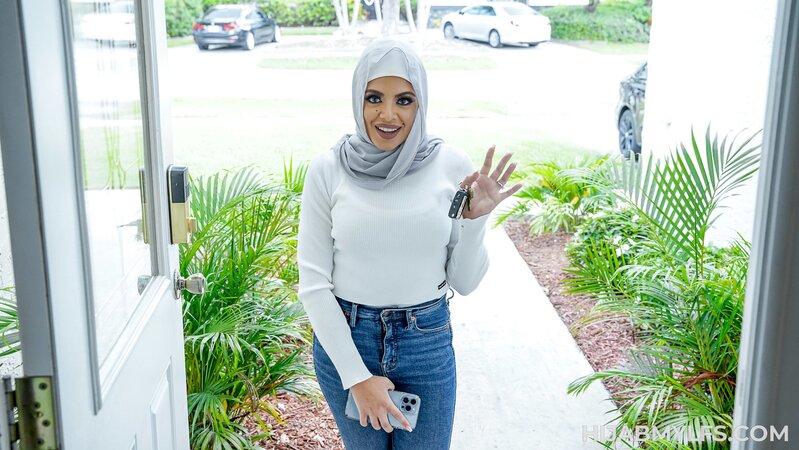 Her sultry eyes and inviting gaze are enough to make him fuck her