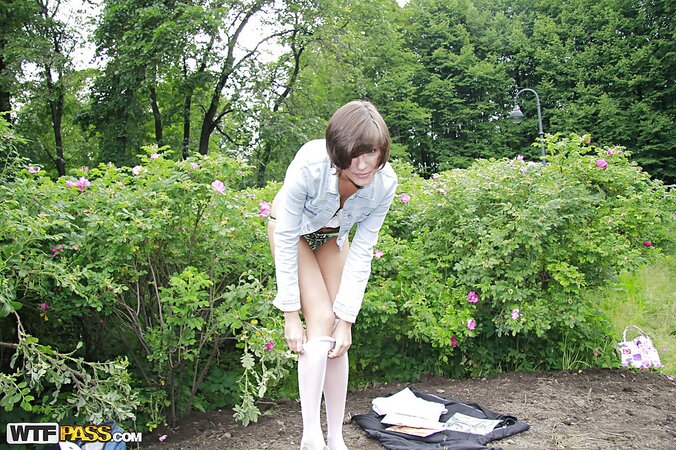 The girl's irresistible charm is more than obvious in HQ