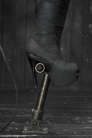 Ash Hollywood is still the prettiest even while being used