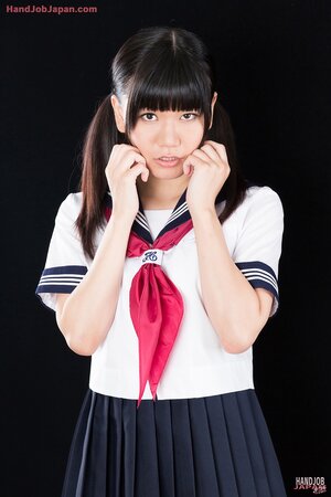 Tsukushi Mamiya goes on all fours and give a handjob as well
