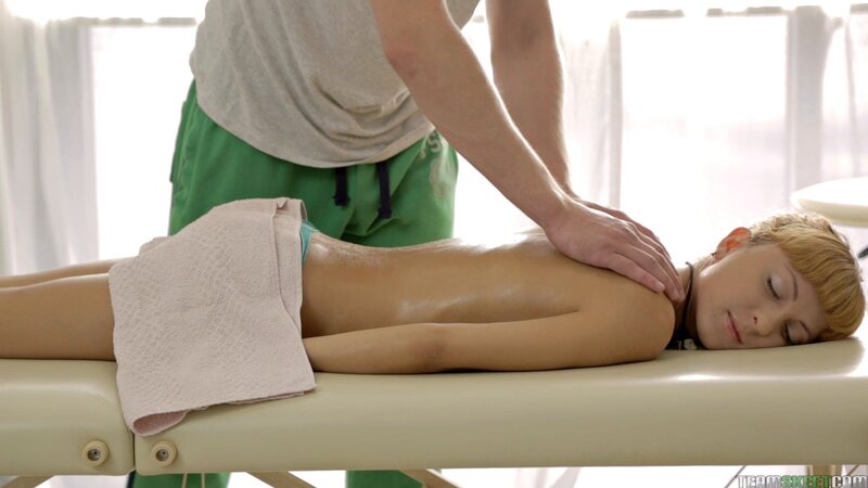 Impossibly hot redhead in denim is going to screw her masseur