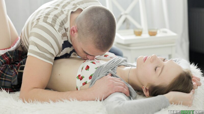 Serpente Edita trades books for a sex with Alexander