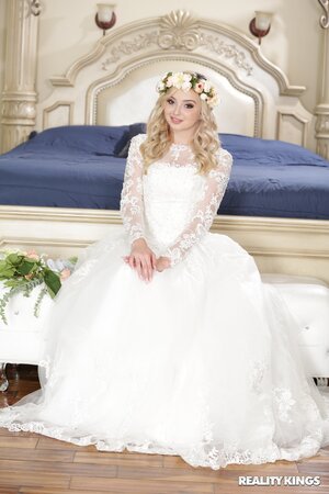 Lexi Lore and Kit Mercer get intimate with scissoring and pussy licking