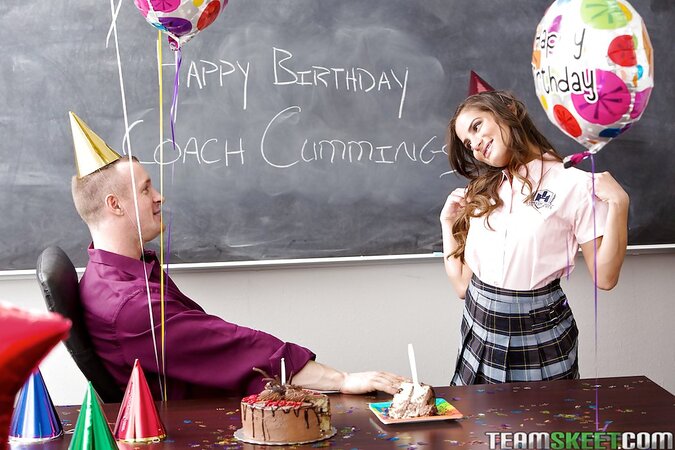 Schoolgirl surprises muscled coach with a special present: her gentle wet holes