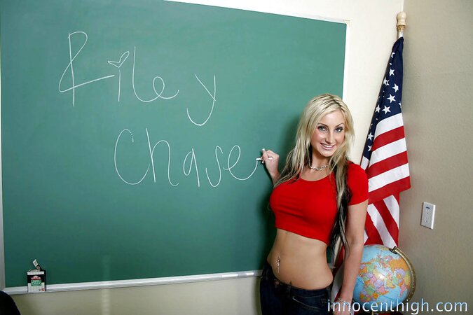 Coed with round boobies does everything on her own even masturbating in classroom