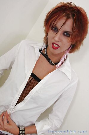 Experienced babe with crazy haircut and bright lipstick shows off butt cheeks