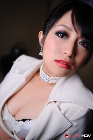 Captivating model from Japan teases cameraman with her seductive cutout