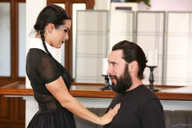 Goth babe Katrina Jade seduces her driver and goes all the way