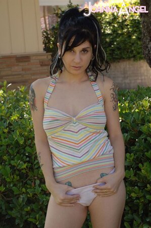 Model with tattoos and a cute boody posing in ther front porch