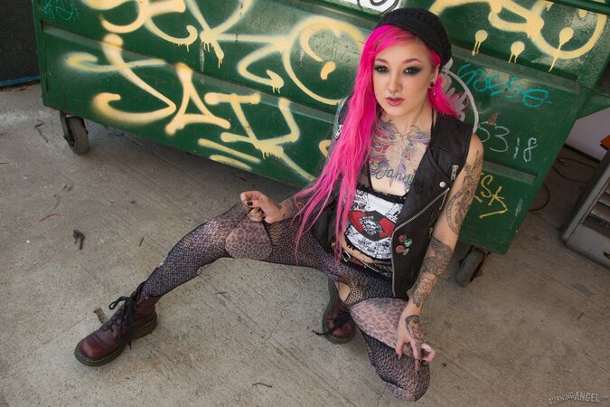 Kelsi Lynn shows off her petite ass and pussy beside the dumpster while smoking