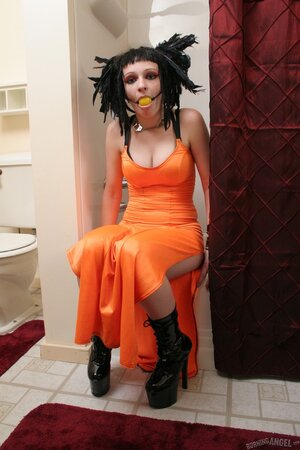 Alternative hottie with perfect naturals looking ready for more