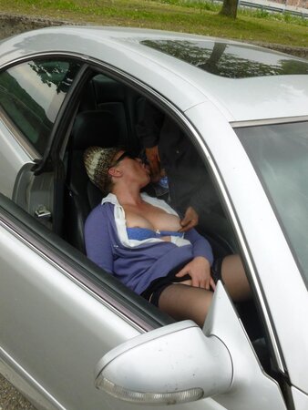 PD Claudio fucks a mature woman in cap under the open sky