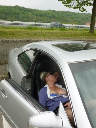 PD Claudio fucks a mature woman in cap under the open sky