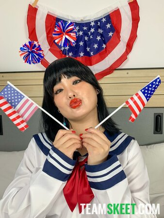 Twerking princess from Asia shows off her pussy and more