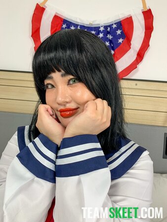 Twerking princess from Asia shows off her pussy and more