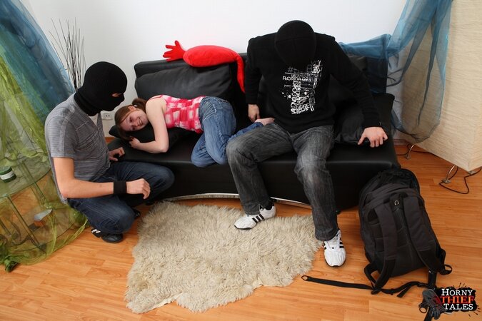 Wicked double fuck for a submissive teen who gets robbed