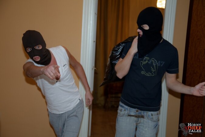 They decide when she gets to orgasm in this taboo MMF fuck