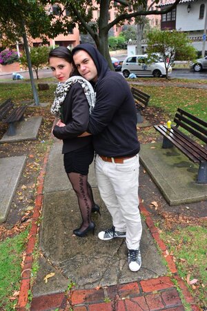 Stylish scarf Latina is going to pose in a cute way in public