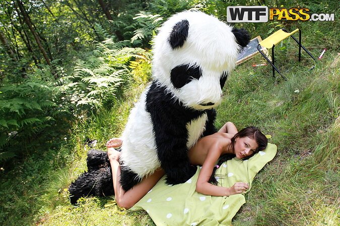 Kira Stone petite outdoor panda fuck and jizzed