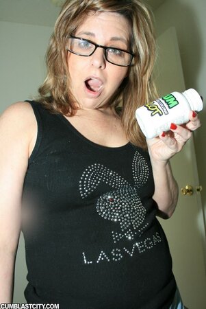 Frankie Rae is fat, bespectacled, ready to eat to cum