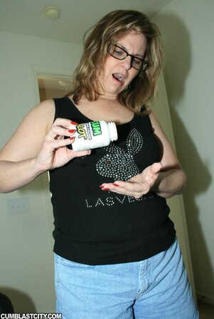 Frankie Rae is fat, bespectacled, ready to eat to cum