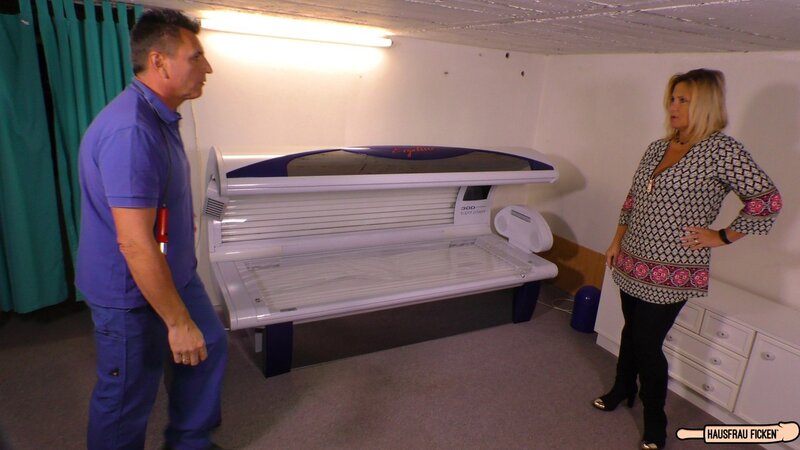 Fat wife cheating at the tanning salon with a stranger