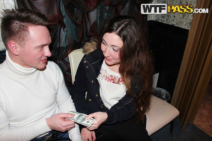 Guy helps chick to change money and invites to visit sauna for a nice fuck