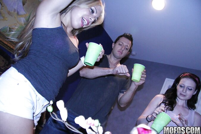 Alcohol makes students forget about shyness and enjoy hot group fuck