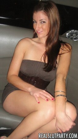 During ride in limo three girlfriends become in mood for spontaneous lesbian sex