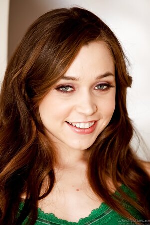 Attractive brunette arrives home and can finally take off her clothes