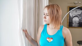 Horny Blonde While Reading Realizes She Needs An Urgent Cum