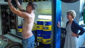 Dude screws a random granny in public after meeting her